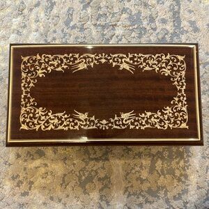 Reuge Italian wooden music/jewelry box